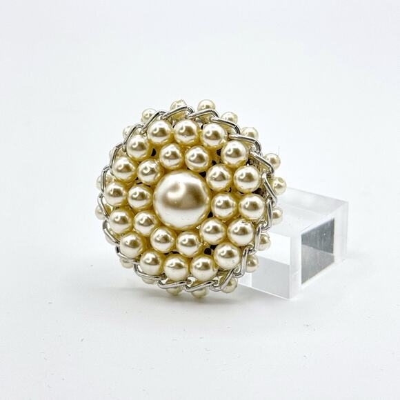 Vintage White Faux Pearl Round Circle Statement Pin Brooch Classic Timeless - Picture 1 of 4